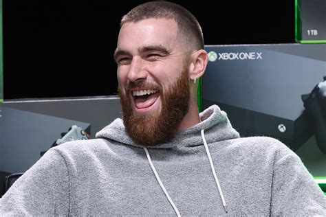 Travis Kelce Accidentally Flashed Comedian During Podcast。